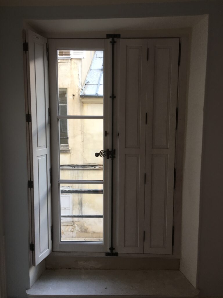 Menuiserie bois Prépeint Gamme patrimoine avec volet intérieur