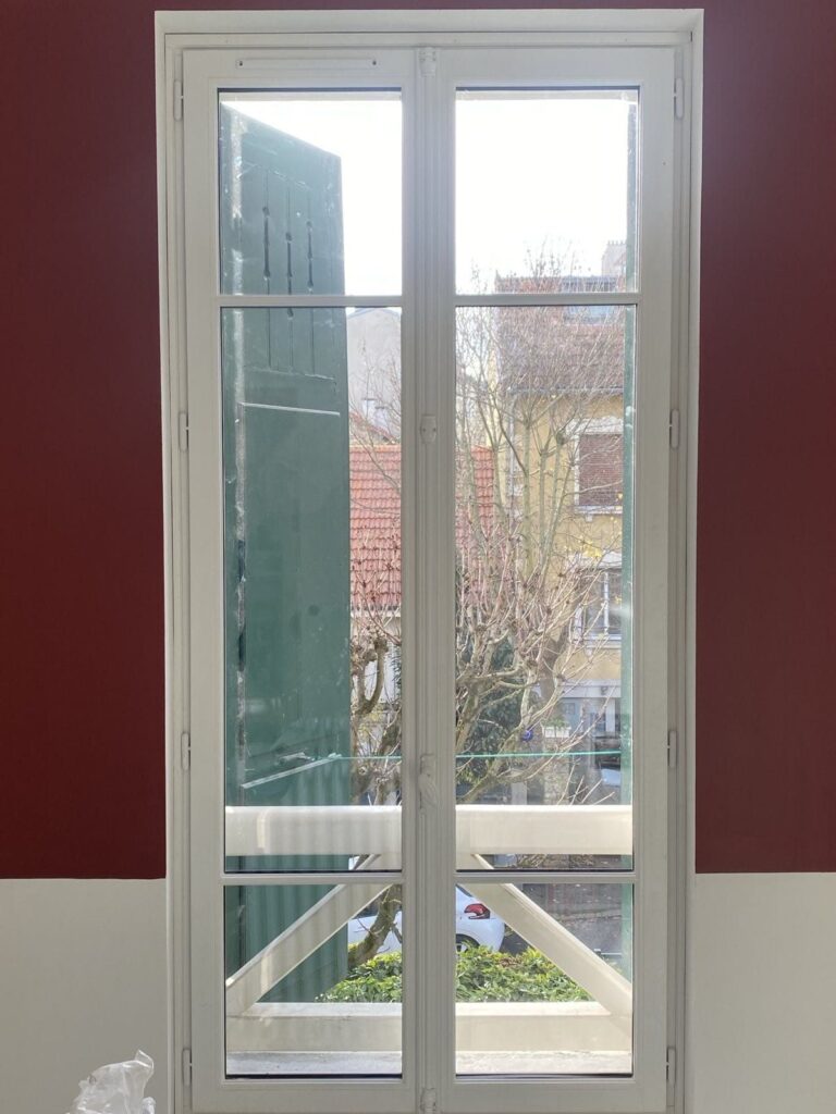 Porte-fenêtre à deux vantaux avec volets battants (1)