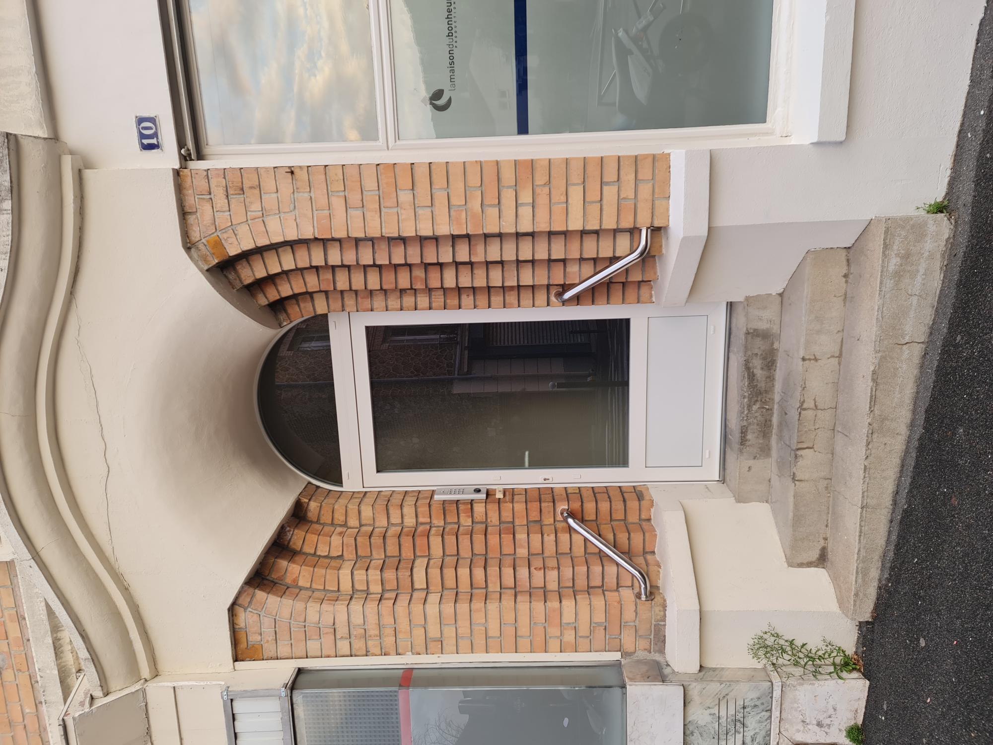 Porte d'immeuble