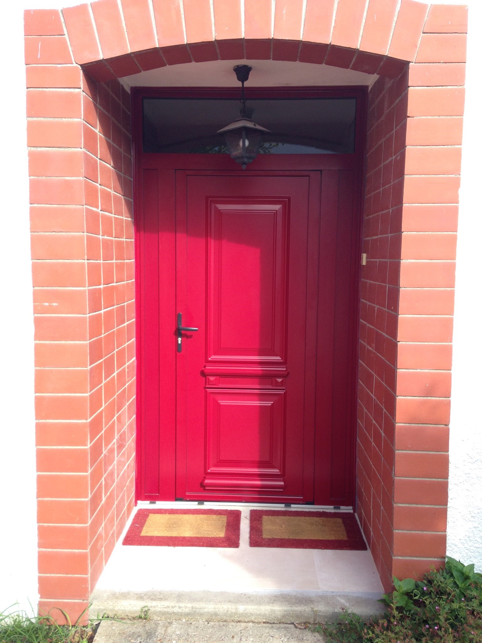 Porte d'entrée rouge