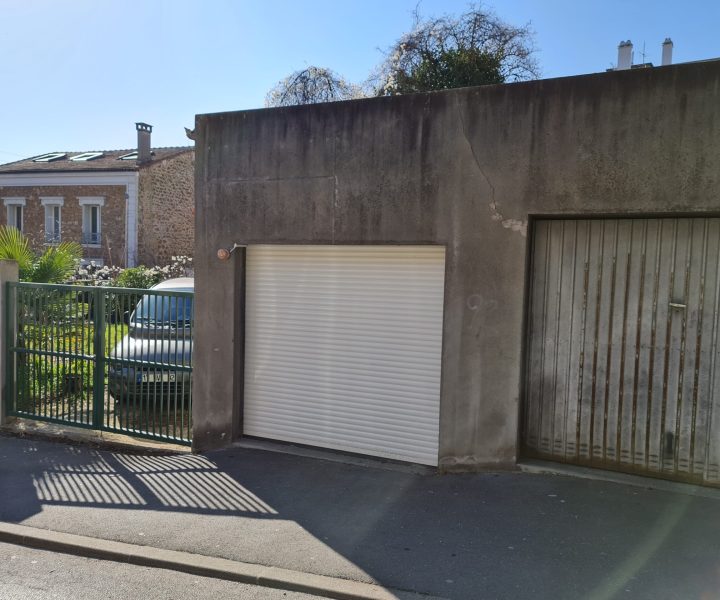 Fourniture et pose d'une porte de garage enroulable