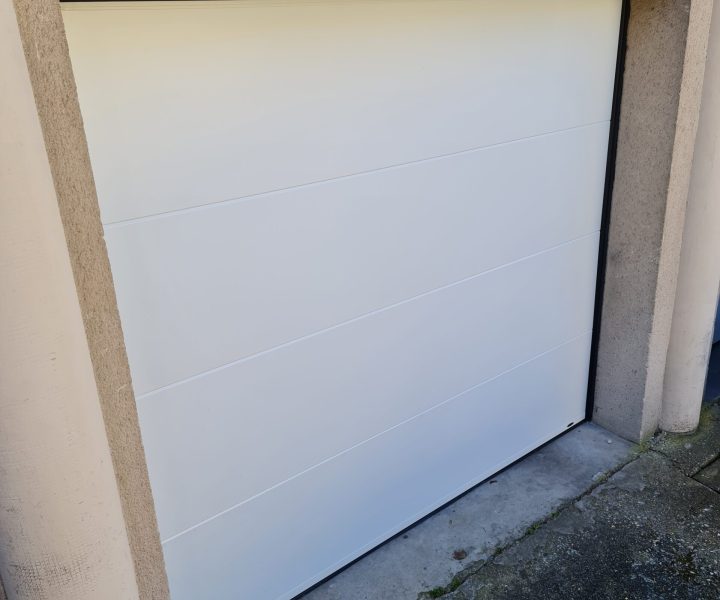 Fourniture et pose d'une porte de garage sectionnelle