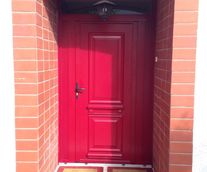 Porte d'entrée rouge